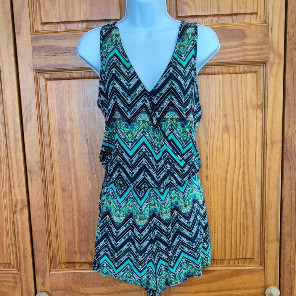 Ambiance Multicolor Chevron Jumpsuit V Neck Romper M            CC216